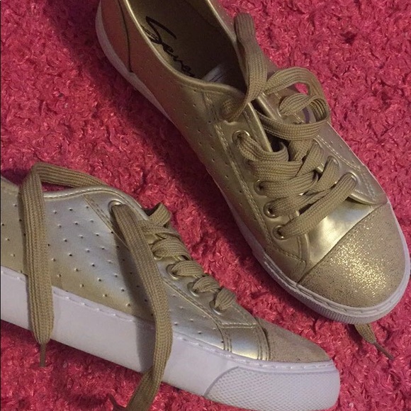 NEW SEVEN7 SNEAKERS - Picture 1 of 1